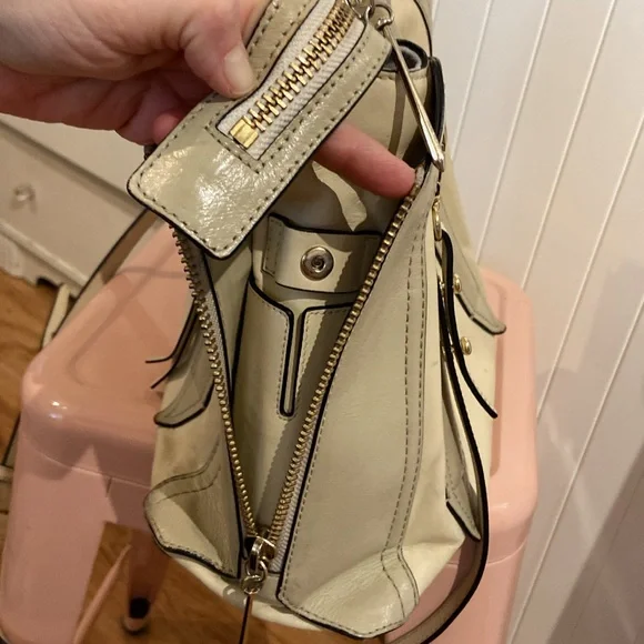 POUR LA VICTOIRE two tone 100% leather satchel with crossbody strap - Picture 13 of 16